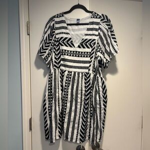Old Navy Black and White Geometric Pattern Dress